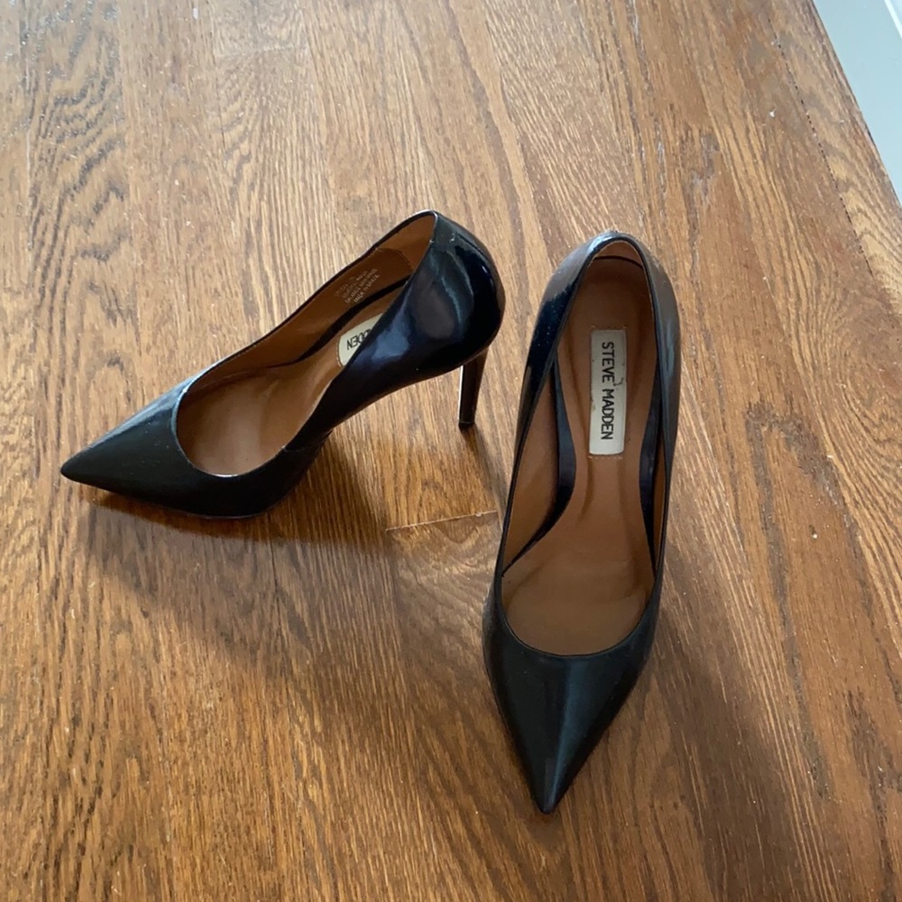 Steve Madden. Pointed toe black heels.